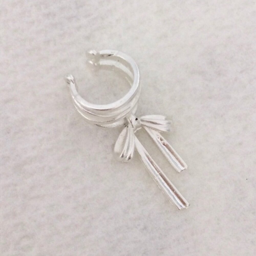 Bow Ear Cuff